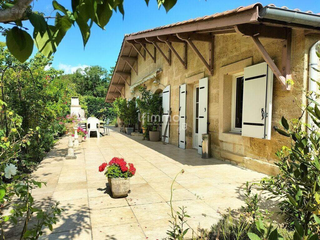 Maison de caractère plain-pied avec terrain arboré - photo 1