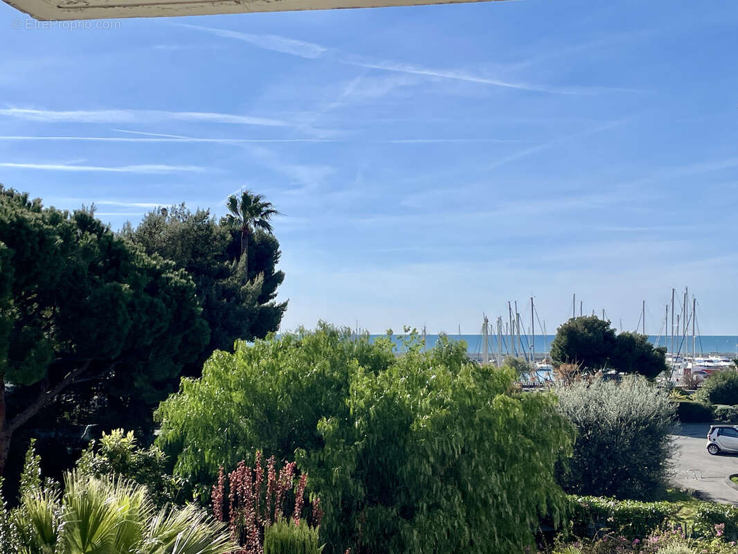 Appartement à SAINT-LAURENT-DU-VAR