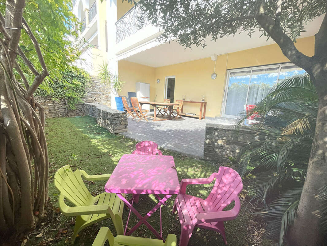 Appartement à SAINT-CYR-SUR-MER