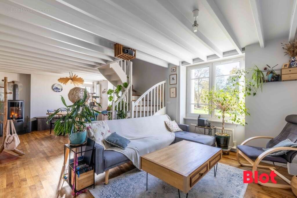 Maison à MONTREUIL-SUR-ILLE