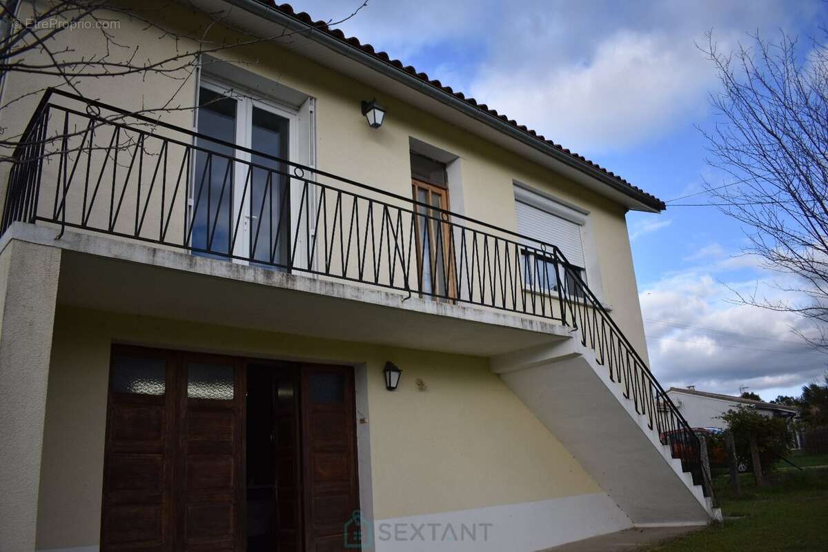 Maison à CHALAGNAC