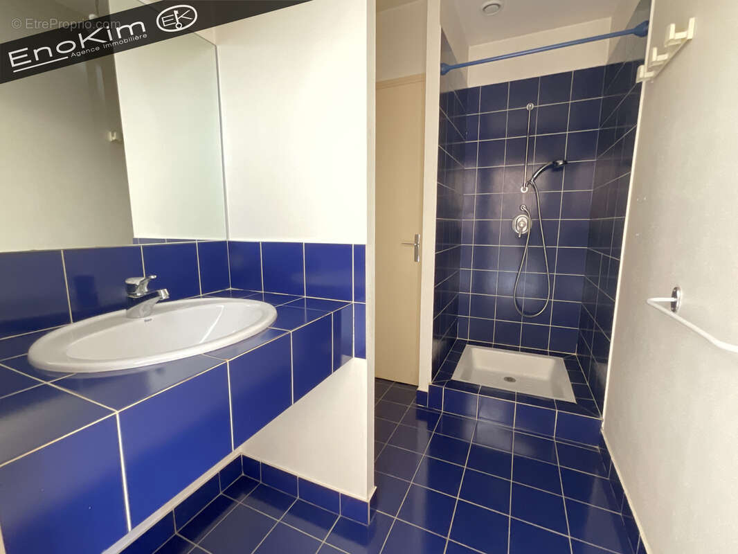 Ensemble immobilier avec maison d'habitation et local commercial - Fort potentiel. - photo 5