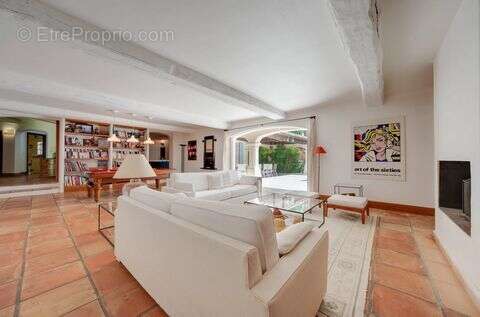 Maison à SAINT-CYR-SUR-MER