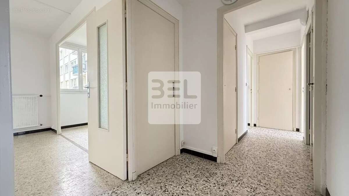 Appartement à BAGNOLS-SUR-CEZE
