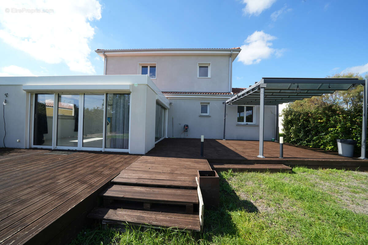 Maison à PESSAT-VILLENEUVE