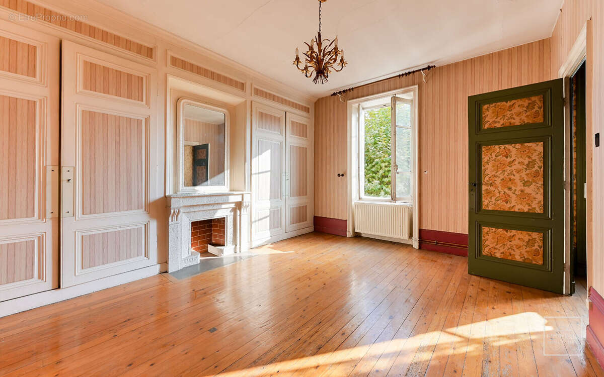 Maison à COLLONGES-AU-MONT-D'OR