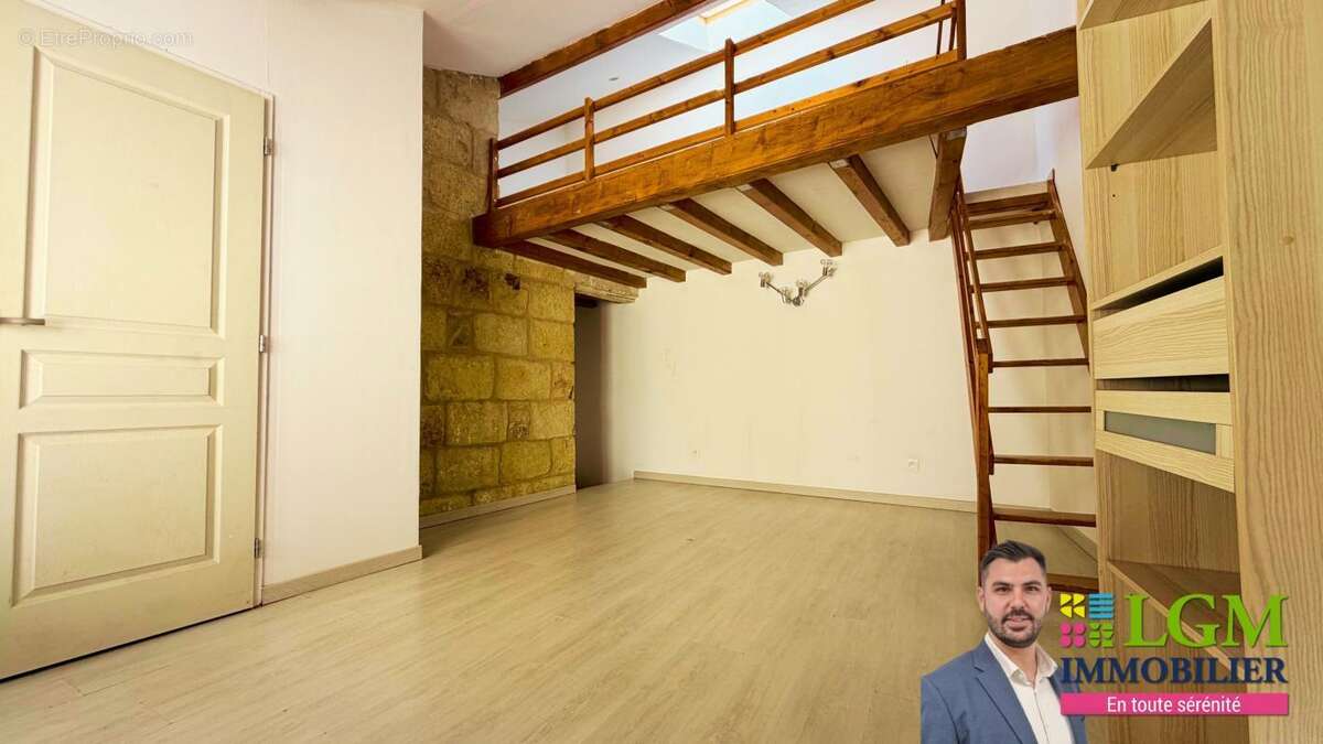 Maison à VESTRIC-ET-CANDIAC