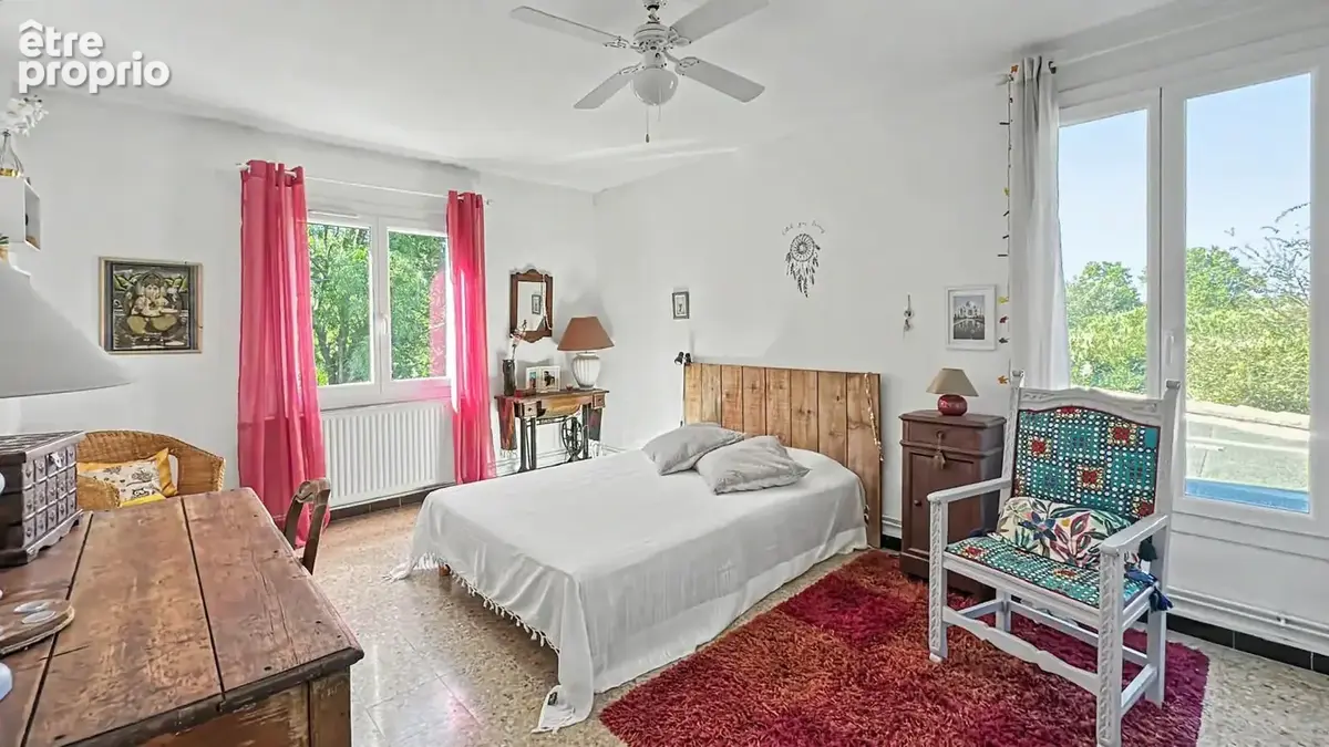 Mas en campagne d'Arles avec habitation familiale, deux gîtes, piscine, dépendances et grand jardin arboré - photo 14