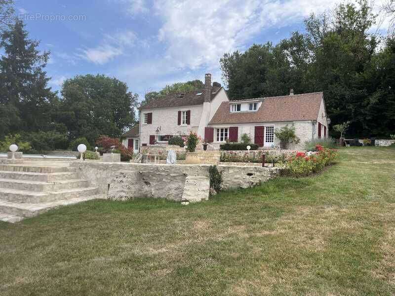 Maison 161 m² à Chaumont-En-Vexin  - photo 2
