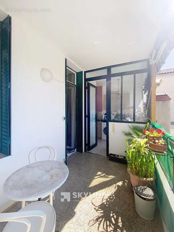 Appartement à MARSEILLE-1E