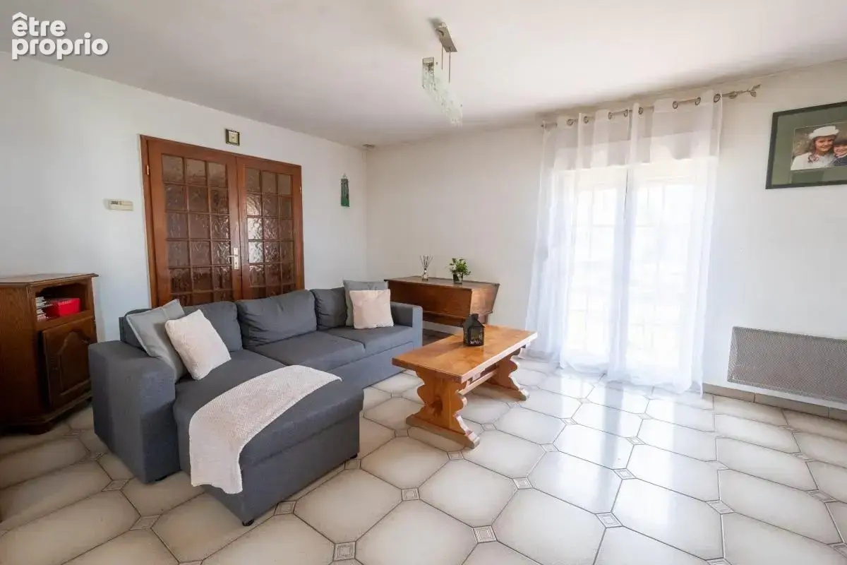 Maison de plain-pied sur terrain de 27 ares à vendre à Cutry (54720) - photo 6