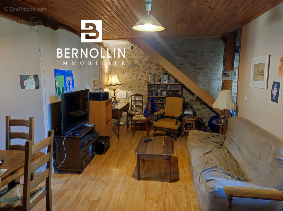 Maison à COURMANGOUX