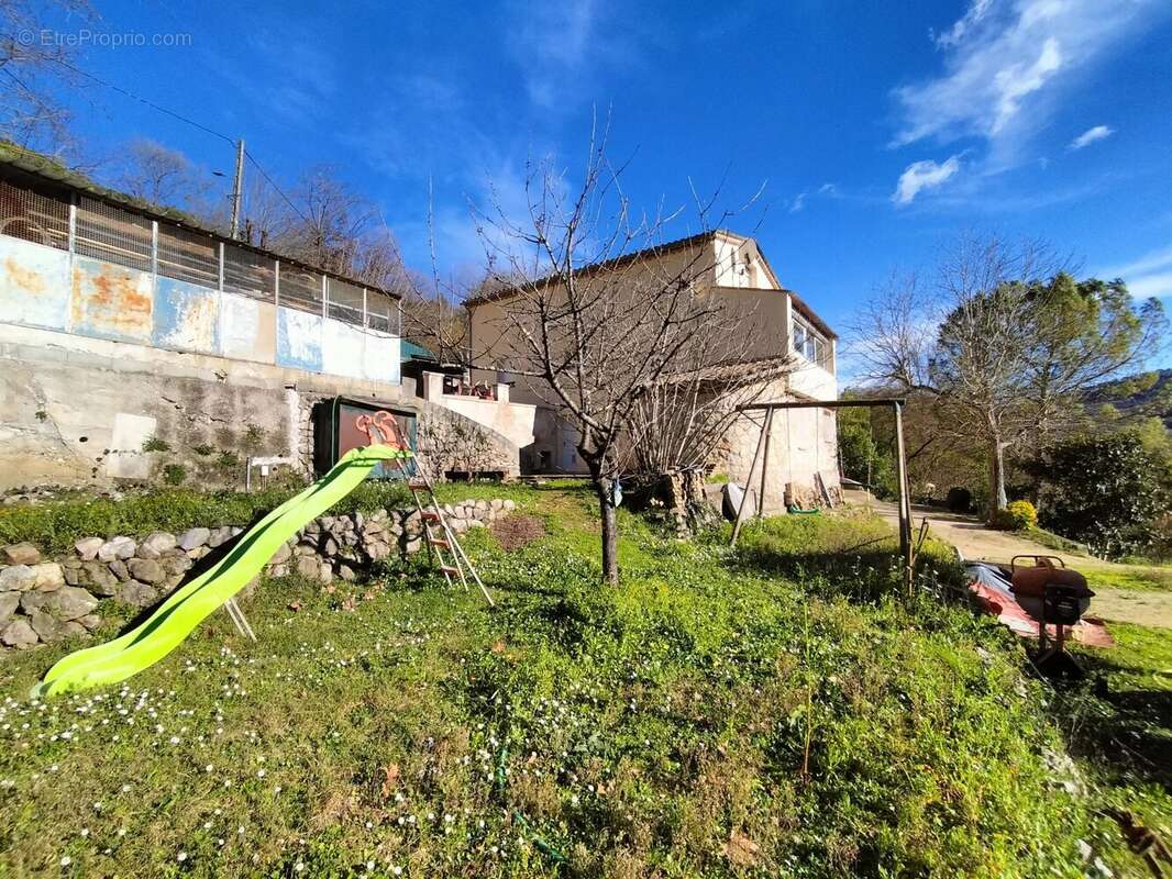 Appartement à TOURRETTES-SUR-LOUP