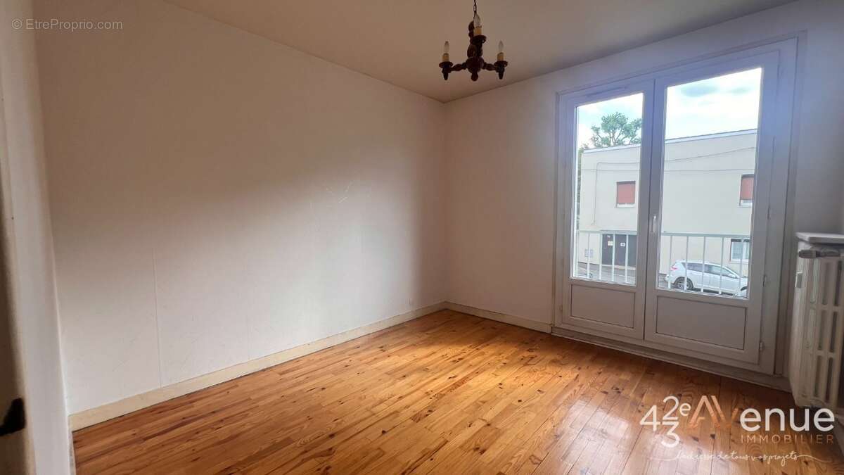 Appartement 64 m² à Saint-Etienne  - photo 3