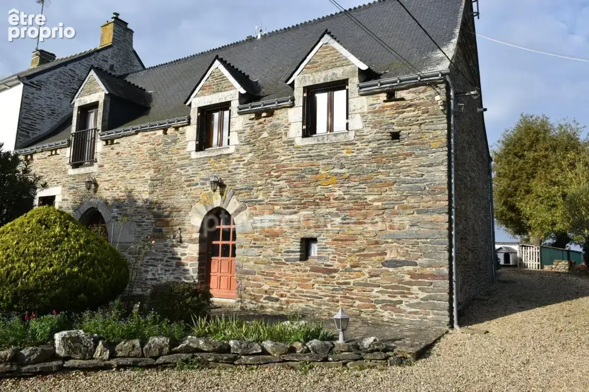 Ensemble immobilier en pierres sur vaste terrain paysagé - photo 2