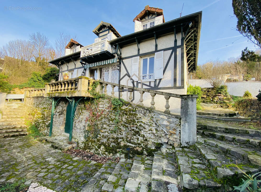 Maison à CHENNEVIERES-SUR-MARNE