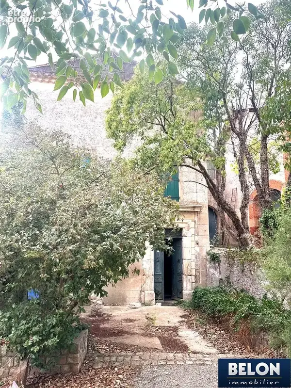 Maison bourgeoise à rénover avec annexes et terrain - photo 7