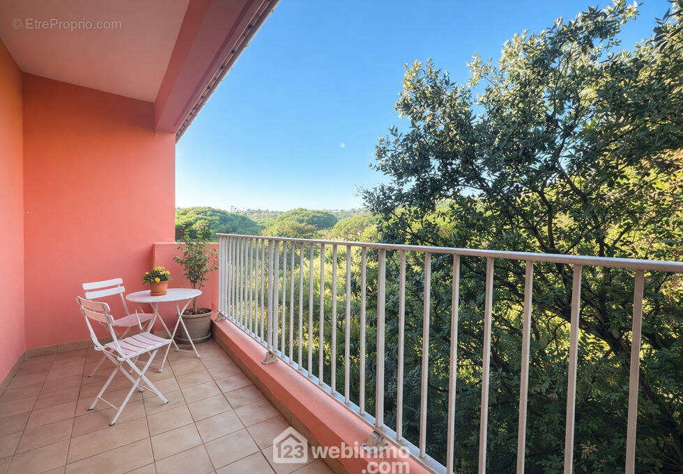 Terrasse de 9 m² pour profiter des beaux jours. - Appartement à SAINTE-MAXIME