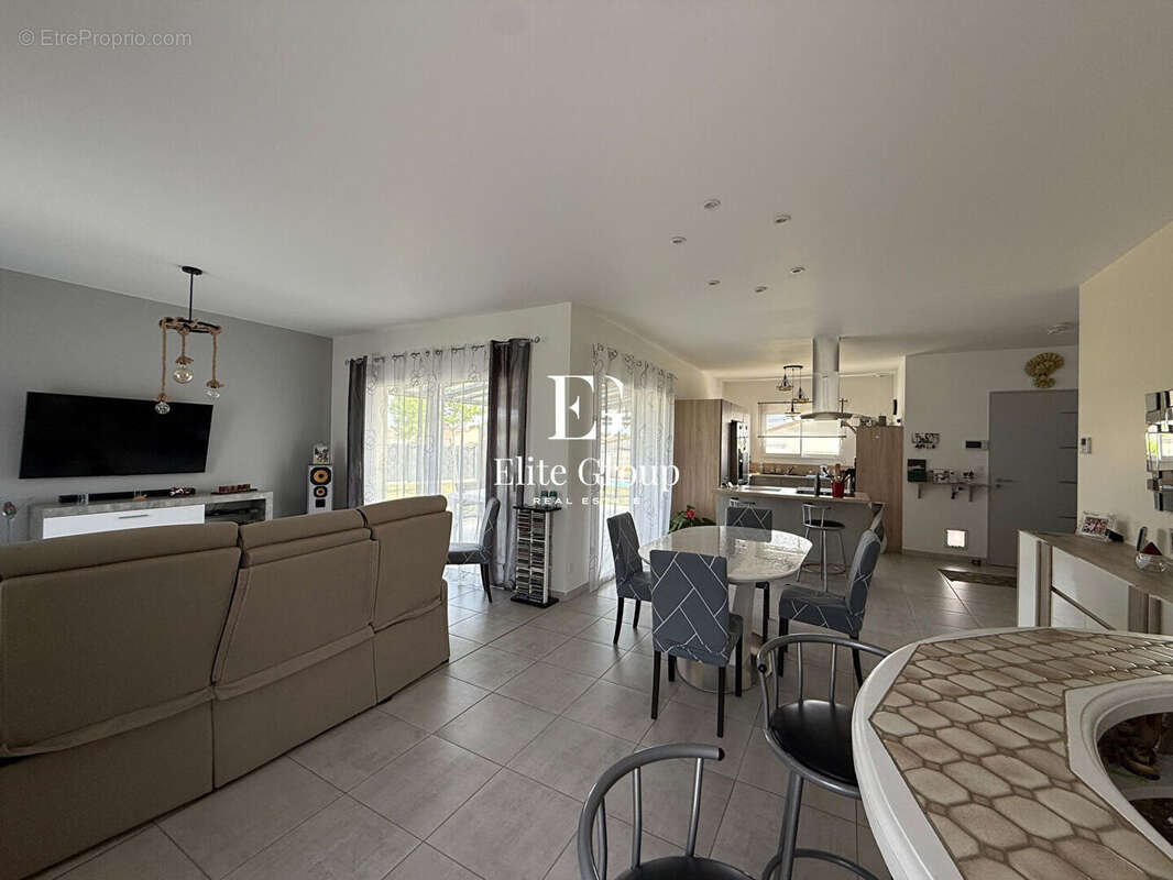A VENDRE très joli pavillon avec piscine à Jarnac 126 m2 - photo 6