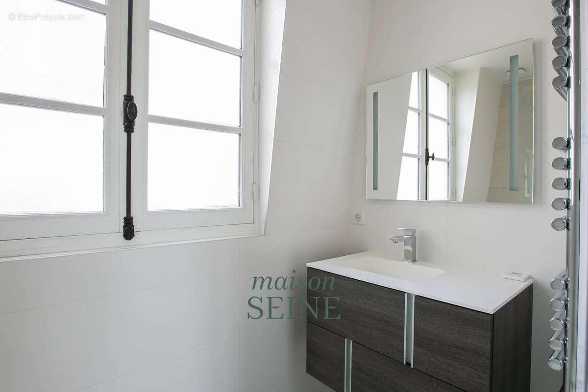 Appartement à NEUILLY-SUR-SEINE