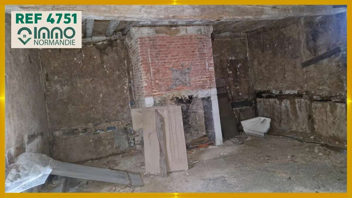 Maison à FOLLEVILLE