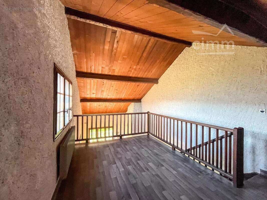 Maison à SAINT-VINCENT-DE-MERCUZE