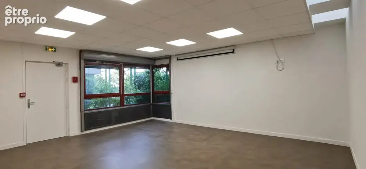 Commerce 120 m² à Paris-20e  - photo 2