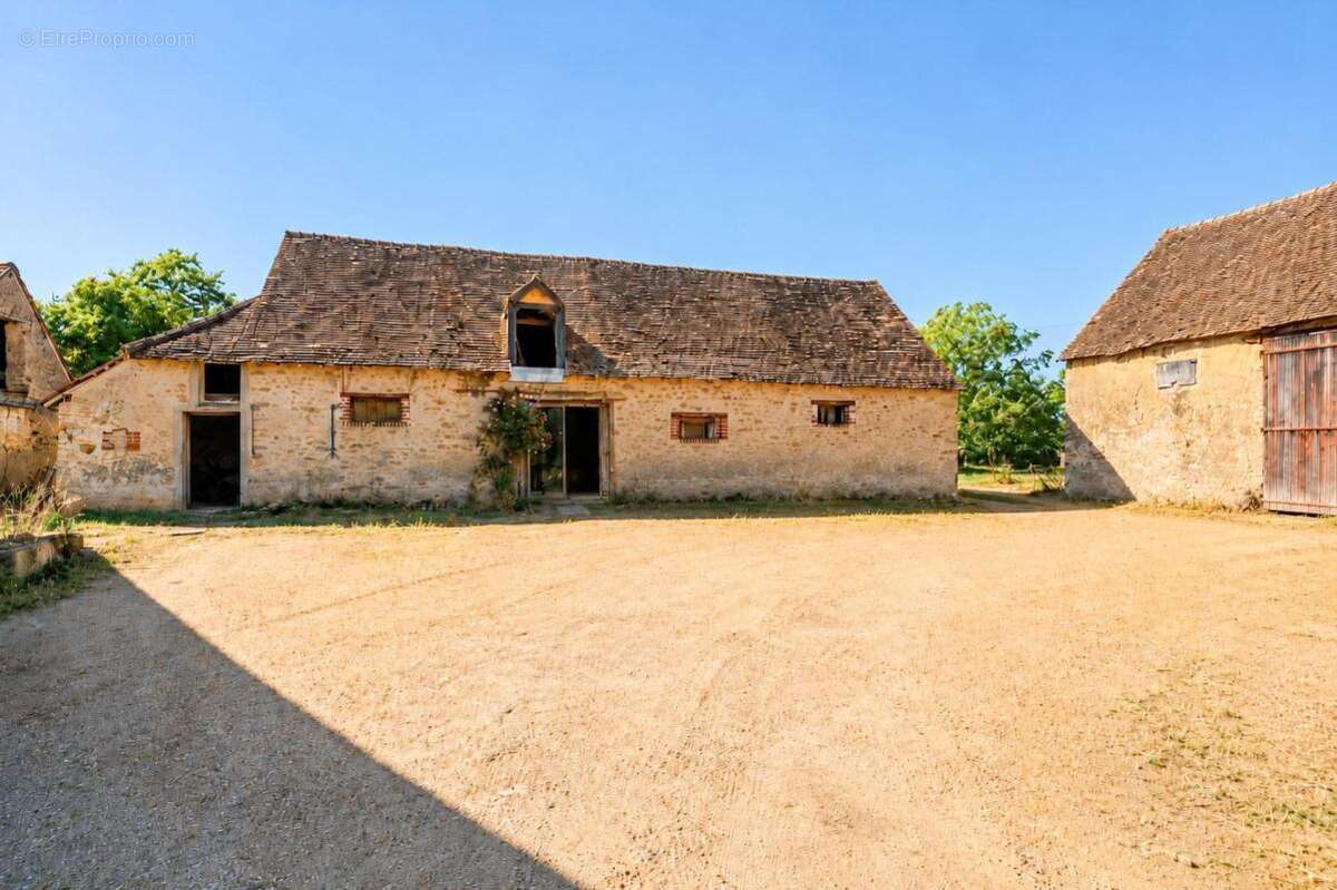 Maison à SAVIGNE-L'EVEQUE