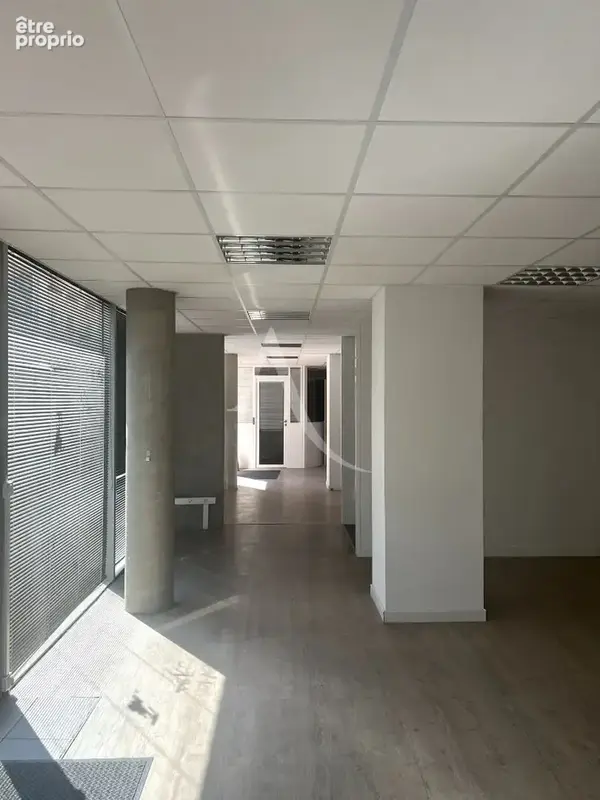 A VENDRE : Local commercial 141 m2 situé rue Chaptal à Montpellier (34000) - photo 3