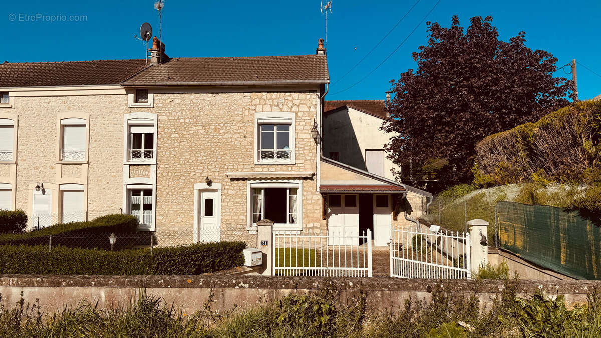 Maison à EPINEUIL