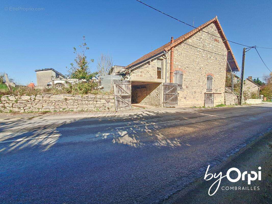 Maison à MONTEL-DE-GELAT