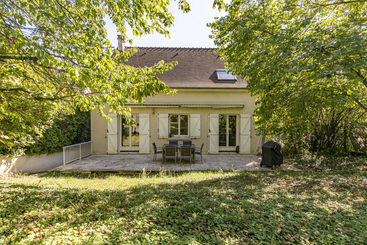 Maison Saint Germain En Laye 7 pièce(s) 146 m2 - photo 2