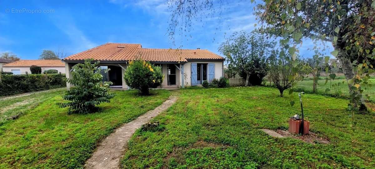 Maison à COUTRAS