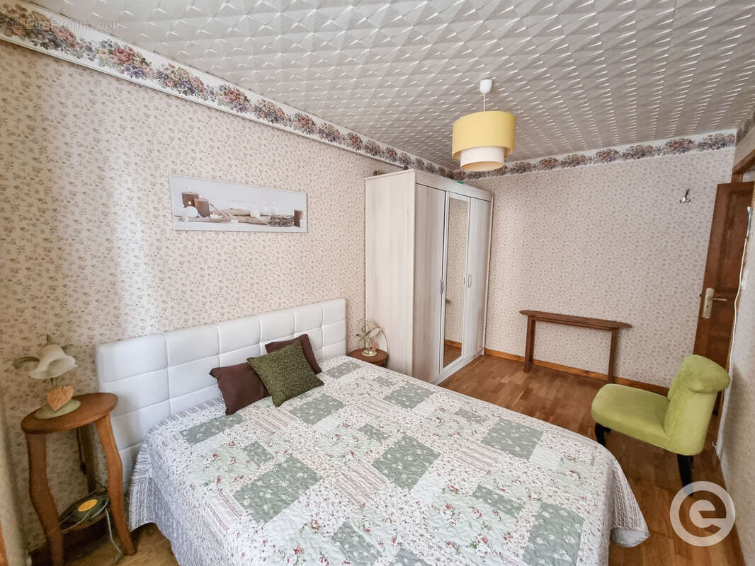 Maison 5 pièces de 117m2 à Etaules avec dépendance - photo 9