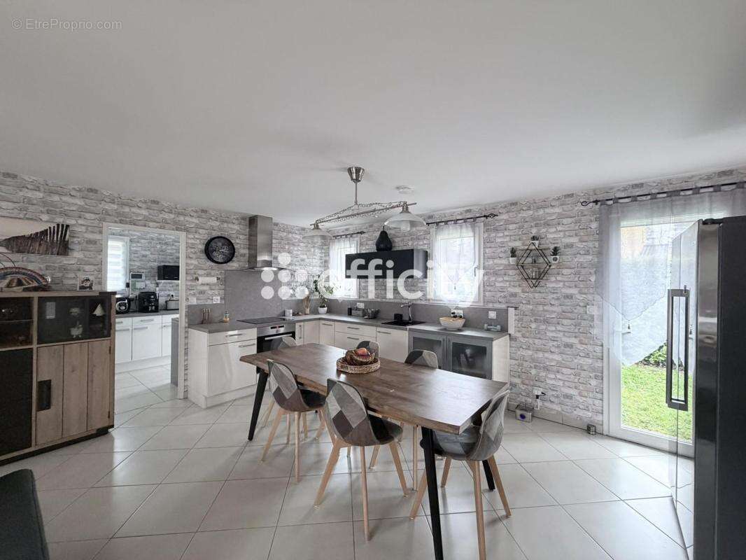 Maison à VELINES