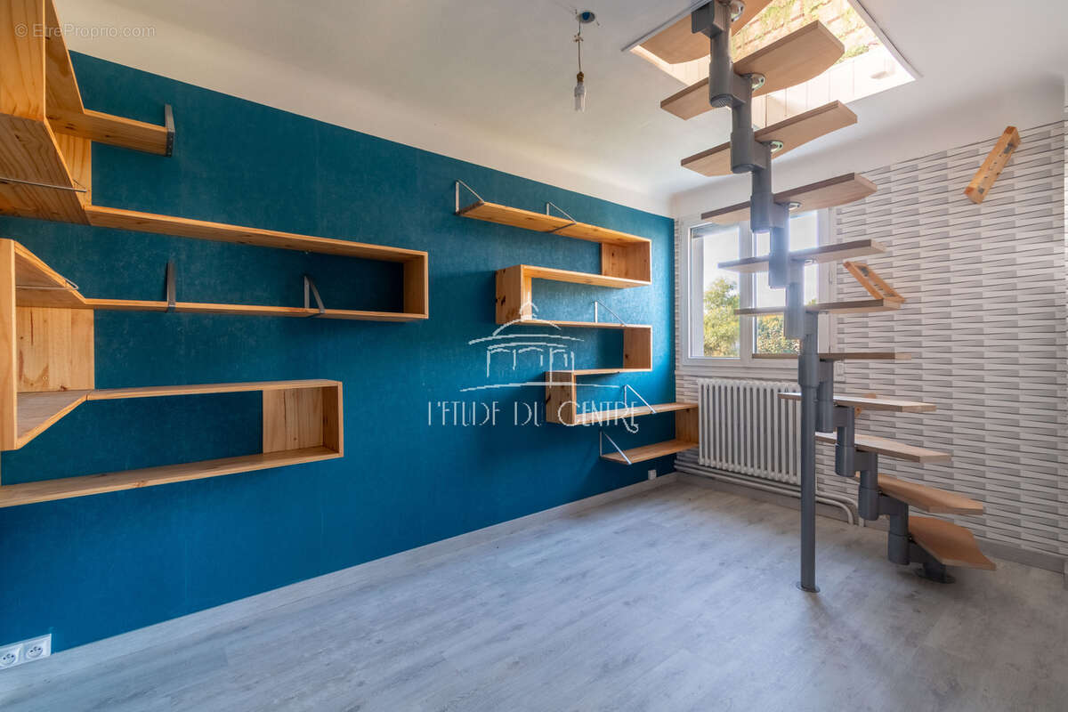 Maison familiale 6 pièces de 122m2 à VILLENEUVE-LE-ROI - photo 4