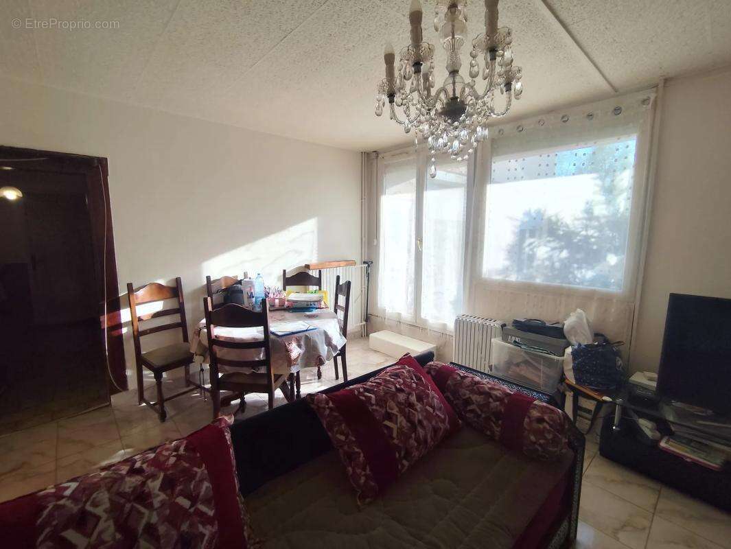 Appartement à SAVIGNY-LE-TEMPLE