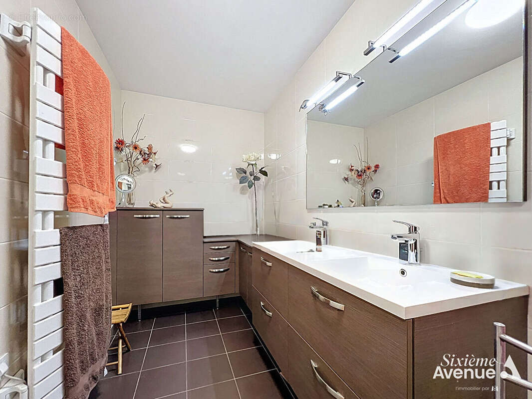 Appartement à SAINT-SYMPHORIEN-D'OZON