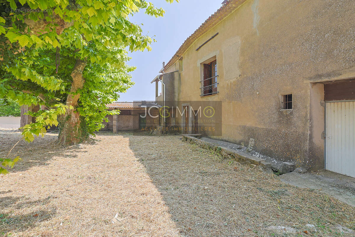 Bastide de 800m2 sur un terrain de 657m2 - photo 17