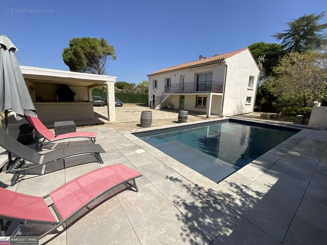 Beau potententiel !!! Pour cette lumineuse villa T4 offrant 92 m² + véranda de 37 m² + apt T2 de 50 m²  4 faces sur 1 069 m² ave - photo 33