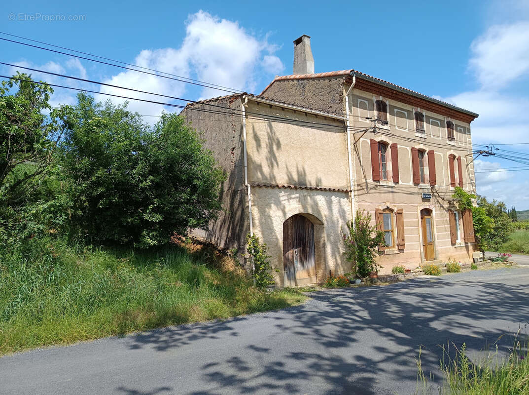 Maison de caractere  avec terrain non  attenant et garage - photo 3