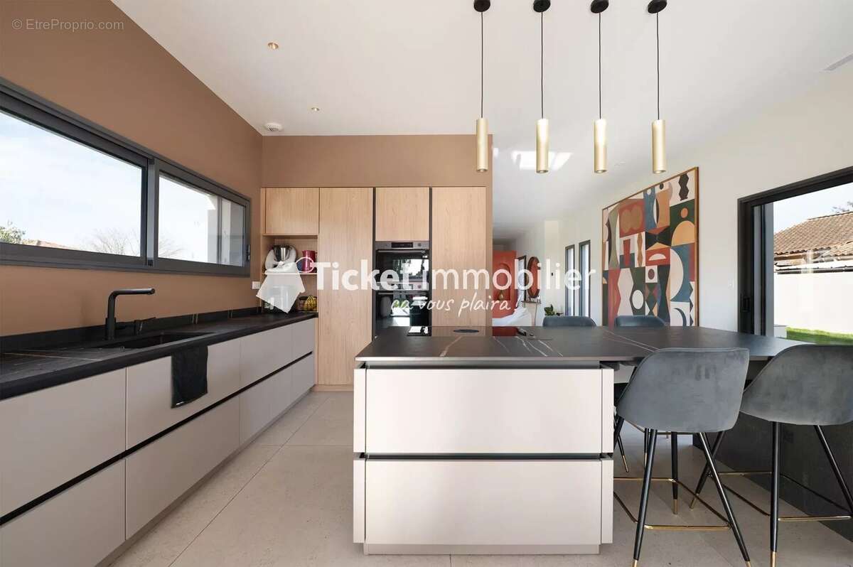 Maison à LA SALVETAT-SAINT-GILLES