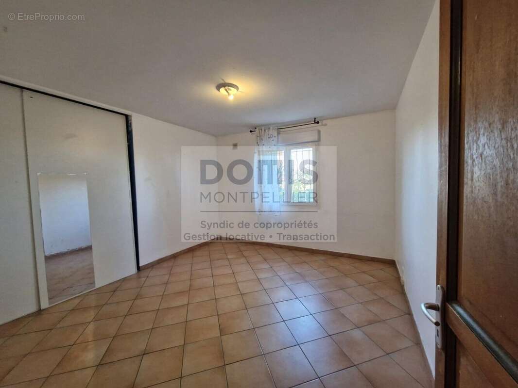 Maison à VIC-LA-GARDIOLE