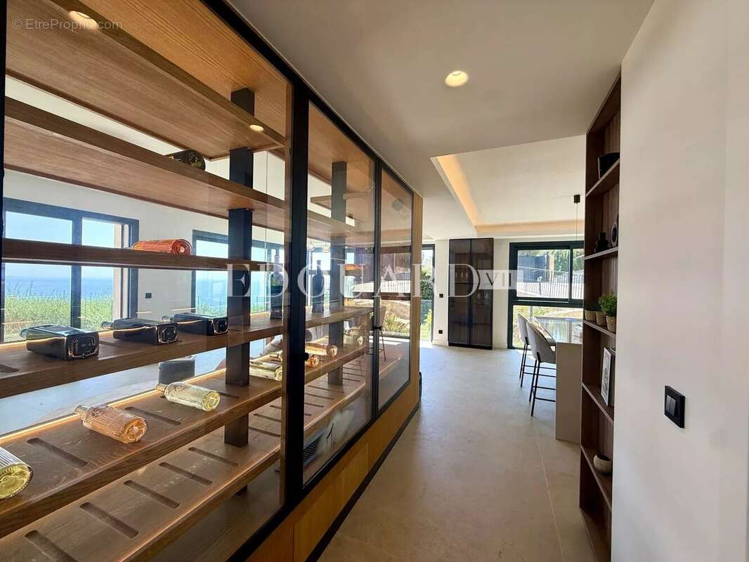 Somptueuse villa complètement rénovée avec piscine chauffée et splendide vue mer panoramique - photo 9