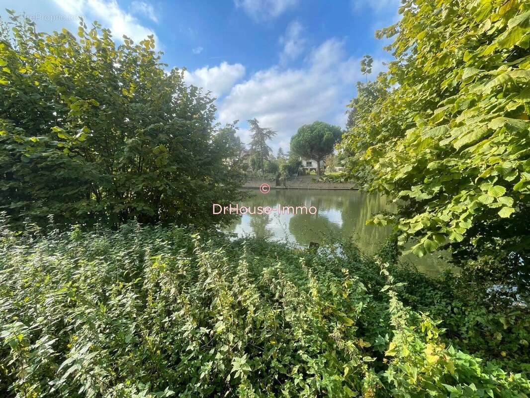 Autre à VAUX-SUR-SEINE