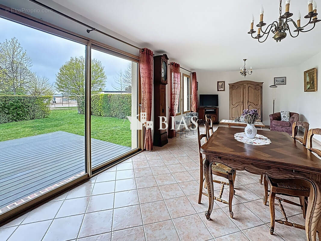 Appartement à BOURG-ACHARD