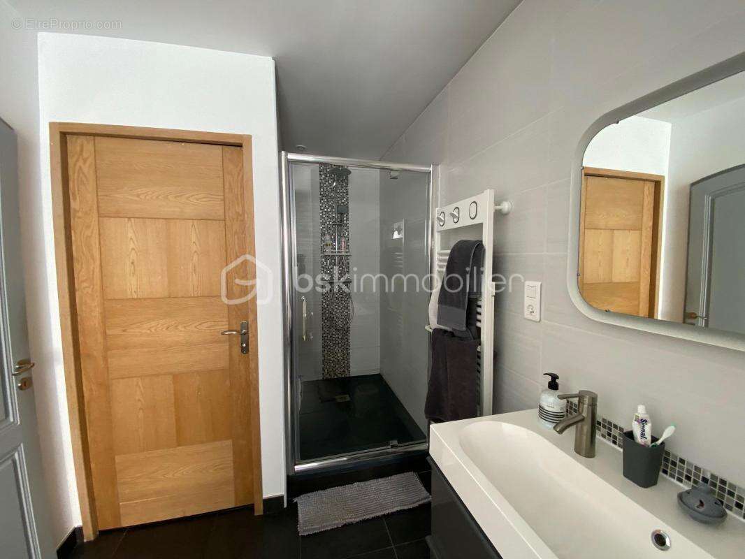 Maison à VILLECOMTAL-SUR-ARROS