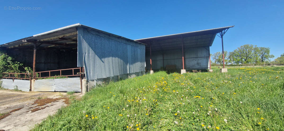 Corps de ferme sur 1,8 hectares ! - photo 19