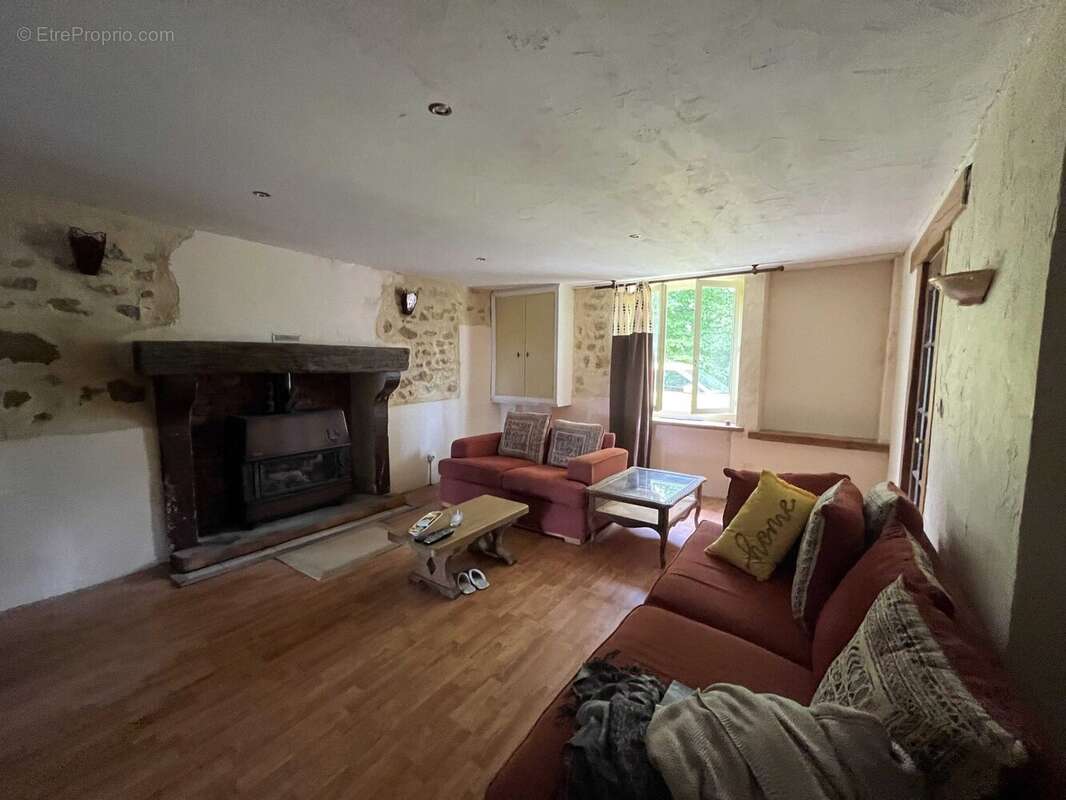 Maison 177 m² à Roumazieres-Loubert  - photo 4
