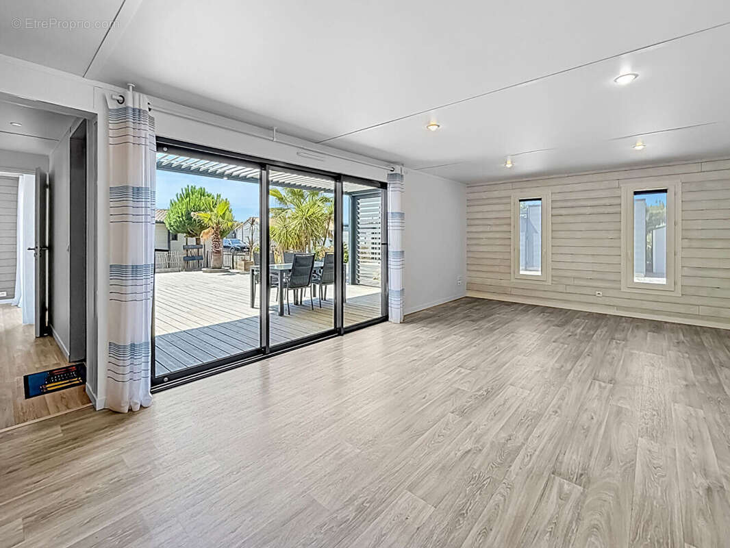 Chalet contemporain - 64m² - 2 chambres - Piscine - PRL ouvert à l'année - photo 5
